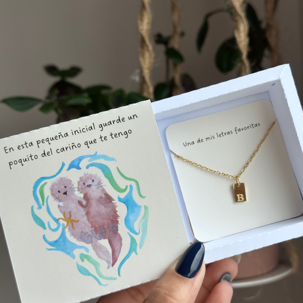 Collares En esta pequeña inicial guarde un poquito del cariño que te tengo